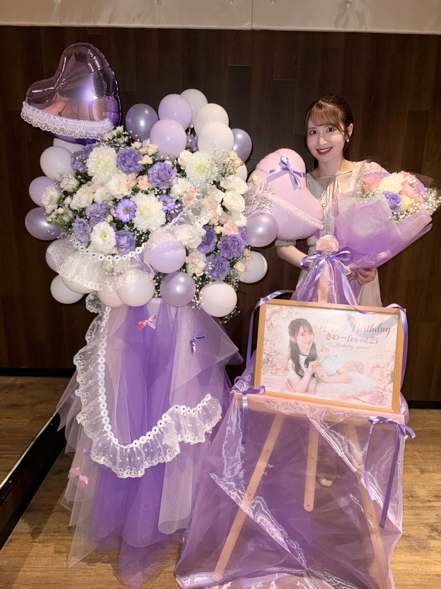 sawai_rina's tweet photo. ファンの皆様から、素敵なお花🌸🫧
ケーキをいただきました🎂💐💕💕

私の好きな雰囲気と🎀🤍
舞台期間中ということで
カンナのイメージも
入れてくださったそう🥷🏻💜
パネルのデザインもすごい🖼✨

とっても嬉しいです🥹💕💕
本当にありがとうございます！！

#さわーFes https://t.co/8HG1WY6xsn