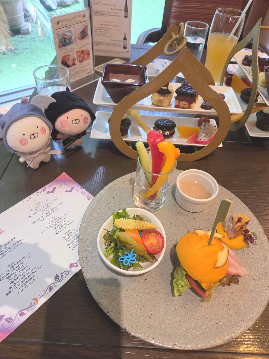 kotone7979's tweet photo. ハロウィンのヌン活ぴぇ🎃👻🦇🍔
#ハロウィン
#アフタヌーンティー
#うさまる
#うさこ https://t.co/8UdK6bl38h