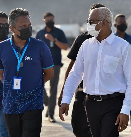 highriseissey's tweet photo. ރާއްޖޭގެ އެންމެ ގިނަ ރައްރަށުގައި އެއްފަހަރާ އެންމެ ގިނަ އުމްރާނީ މަސައްކަތްތައް ކުރިއަށް ގެންދެވީ ރައީސް @ibusolih ގެ ވެރިކަަމުގައިކަން އެއްވެސް ރައްޔިތަކު ދެބަހެއް ނުވާނެ. އެމަޝްރޫއްތައް ހަގީގަތަކައް ހެދުމުގައި ނައިބުރައީސް @FaisalNasymގެ އިހްލާސްތެރިކަމާއި ، ބައިވެރިވުމާއި ،  އަދި މިހާރުގެ މޭޔަރ @adamazim ގެ ހިންގުންތެރިކަމާއި މުރާލިކަން ހެކިވާނެ. ކުރިން ފެށި މަޑުޖެހިފައިވާ ހުރިހާ މަސައްކަތެއް ބާރުދުވެލީގައި ދެބަސްނުވެ ކުރިއަށް ގެންދެވޭނެކަމުގެ ޔަގީންކަން ދެވޭނީ ފައިސަލް އާއި އާޒިމްއަށްކަން ރައީސް ސޯލިހު ގަބޫލުކުރައްވާ ، އެދެބޭފޫޅުންނައް ތާއީދު ކުރައްވާކަން އެގުނީމަ ނިކަން އުފާވެއްޖެ. @FaisalAzim2028