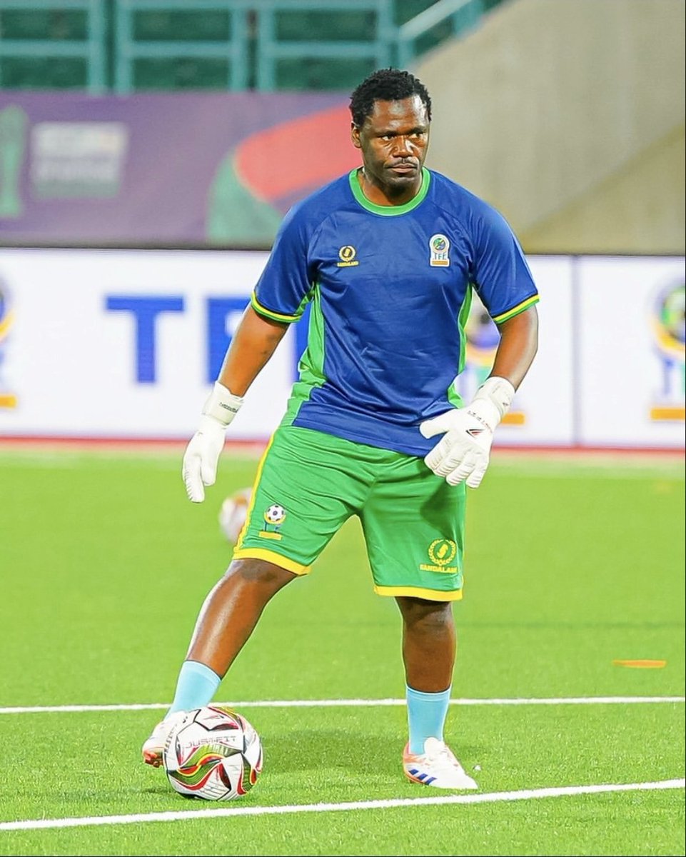 bajabiri's tweet photo. Na wamevaa uzi wa Sandalendi....pamoja na kipa katupia 🧤 kali kutoka #JustFit 

Na mpira unaotumika umetoka #JustFit https://t.co/a7pCPywug5
