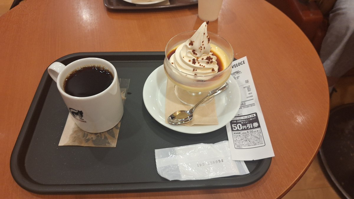sadi_gnbz's tweet photo. ライブハウスでたまたま知り合った親子&amp;その友達とラーメンVELOCE CAFE行って帰宅 https://t.co/VSjL96khUX