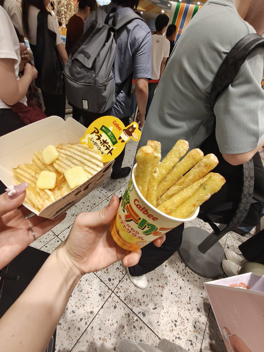 SeeuruIV's tweet photo. 食いだおれツアーバリ楽しい😭 https://t.co/bqfsxk7wMB