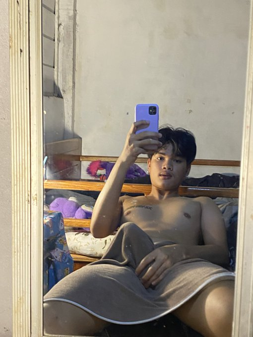 Scott3igc's tweet photo. อะไรอยู่ใต้ผ้า? 😍 https://t.co/AfnOff4msh