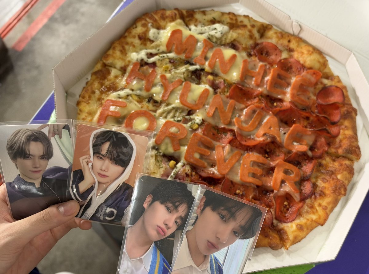 smallriverz's tweet photo. 민희랑 현재 (벌써 네 번째..) 합동 생파!!

늦었지만 생일추카해🎂
우리 진짜 0원하자😅🤍

#가을에_태어난_미니_말티쥬
#HAPPY_MINHEE_DAY https://t.co/qxJle1IUXe