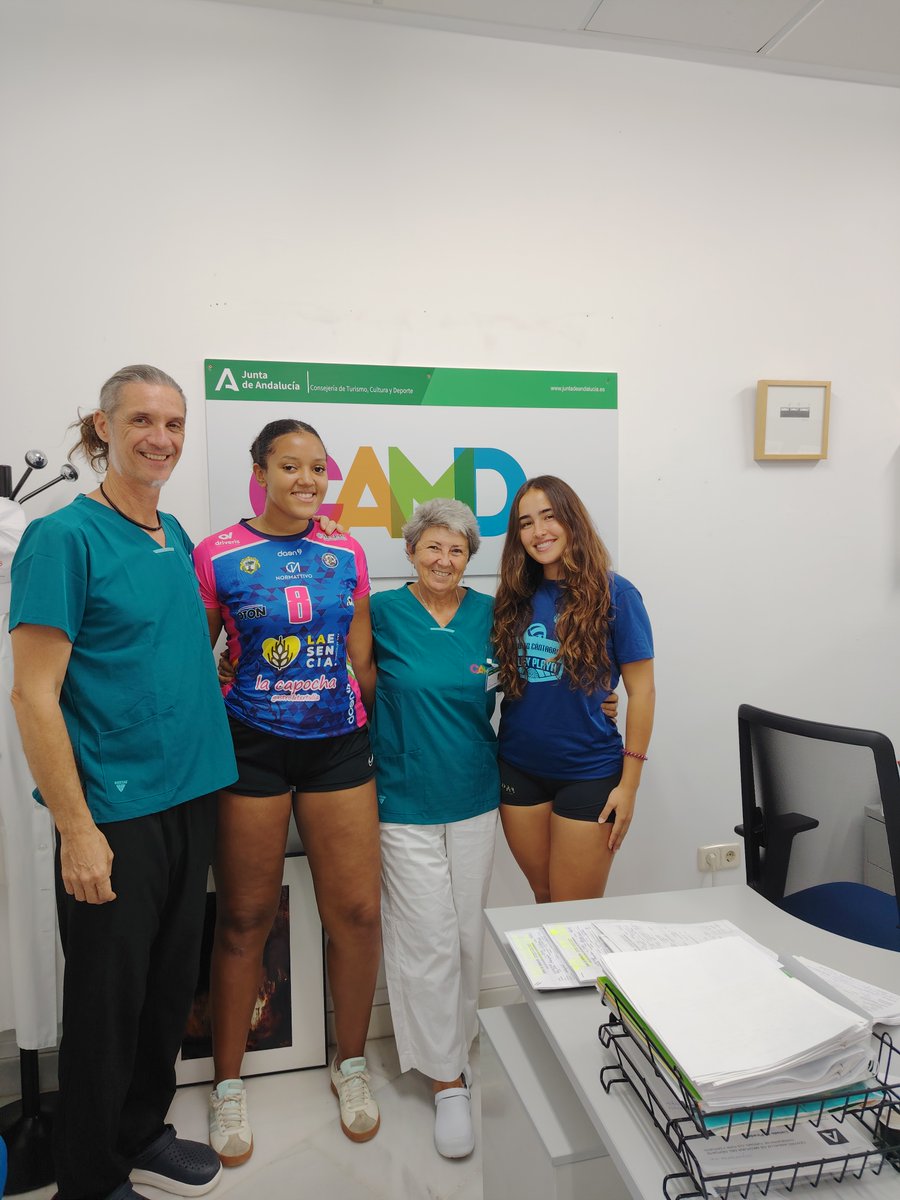 CAMD_info's tweet photo. 🏐Las jugadoras del Mairena Voley Club, de Superliga 2 Femenina, han pasado por el Centro Andaluz de Medicina del Deporte (#CAMD) en Sevilla para realizar sus reconocimientos médico-deportivos de pretemporada.🩺 ¡Mucha suerte en todos los retos de esta nueva temporada!💪 https://t.co/hVDWfrwa09
