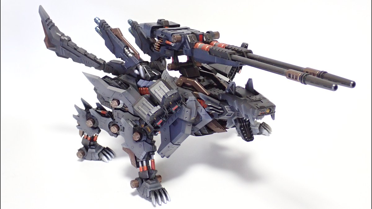 BitterO_ffa500's tweet photo. HMM ケーニッヒウルフ

#のらプラ広場VerZi
ご紹介あり��とうございました！

主に水性ホビーカラーのステルス機カラーをメインの装甲色、
ファレホのトゥルーメタリックメタル、RustyMetalとForgedRedを差し色として使用しました。
銃身断面にはミニ四駆のハトメを使用しています https://t.co/hgqB290xYT