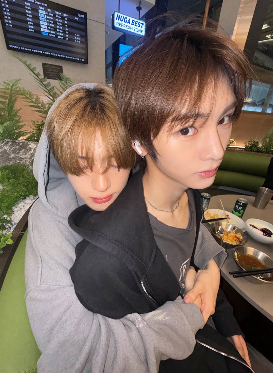 ll_sangh's tweet photo. やばいインスタに爆弾投稿されてる😭😭😭😭✨あんしんに抱きついてるサンヒョン可愛すぎて無理なんですけど(　`ω´　) https://t.co/5ft0uTzZw3
