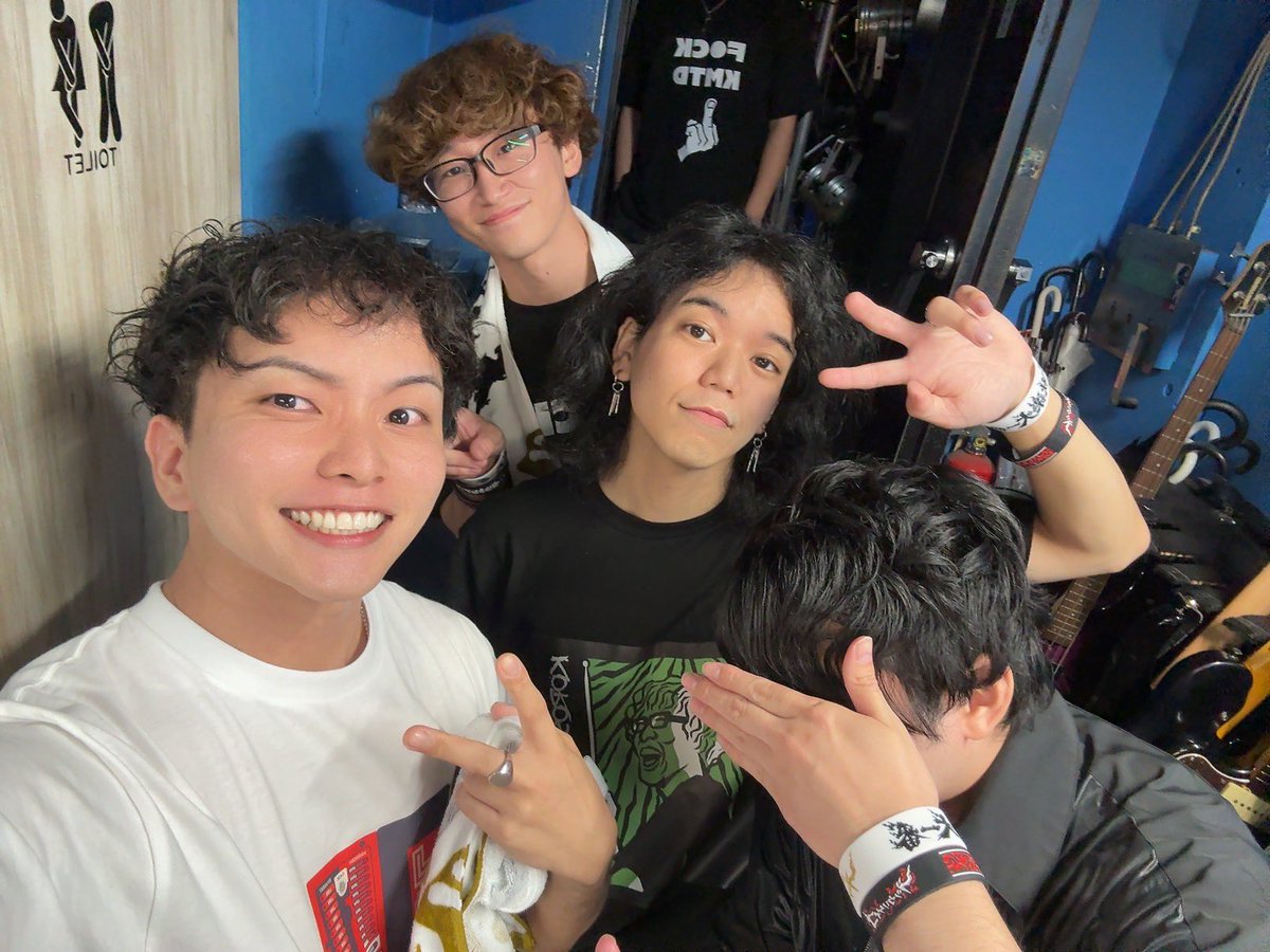 natsumealpha's tweet photo. ブツカリゲイコ5 千秋楽大一番、ありがとうございました！！
小松田部屋でございました、楽しかった🙌
1位はならずでしたが、最高の景色が見れたので満足です
みんな本当にありがとうね

珍しいVo集合写真と、夫婦ショットと、セトリをば https://t.co/EMXgvIYsFQ