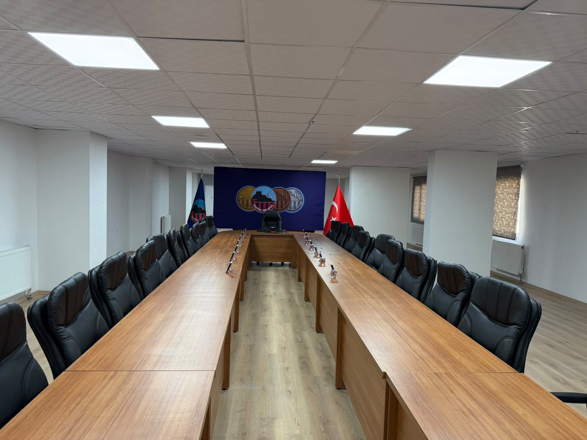 farukkilic47's tweet photo. 📍#Mardin 1969 Spor Sosyal Tesisleri

✅ Mardin 1969 Spor’umuzun yeni sosyal tesislerini ziyaret ederek, Kulüp Başkanı Sn. Rıdvan Aşar ile bir araya geldik.

✅ Gerçekleştirdiğimiz ziyarette; Mardin 1969 Spor’umuzun geleceği, gençlerimizin spora kazandırılması, altyapının güçlendirilmesi ve şehrimizde sporun daha ileri noktalara taşınması üzerine güzel ve verimli bir sohbet gerçekleştirdik.

✅ Yeni sosyal tesislerin; kulübümüze, futbolcularımıza, teknik ekibimize ve Mardin spor camiamıza hayırlı olmasını temenni ediyor, yönetimi, teknik ekibi, futbolcuları ve büyük taraftarıyla Mardin 1969 Spor’umuza başarılarla dolu bir sezon diliyoruz.