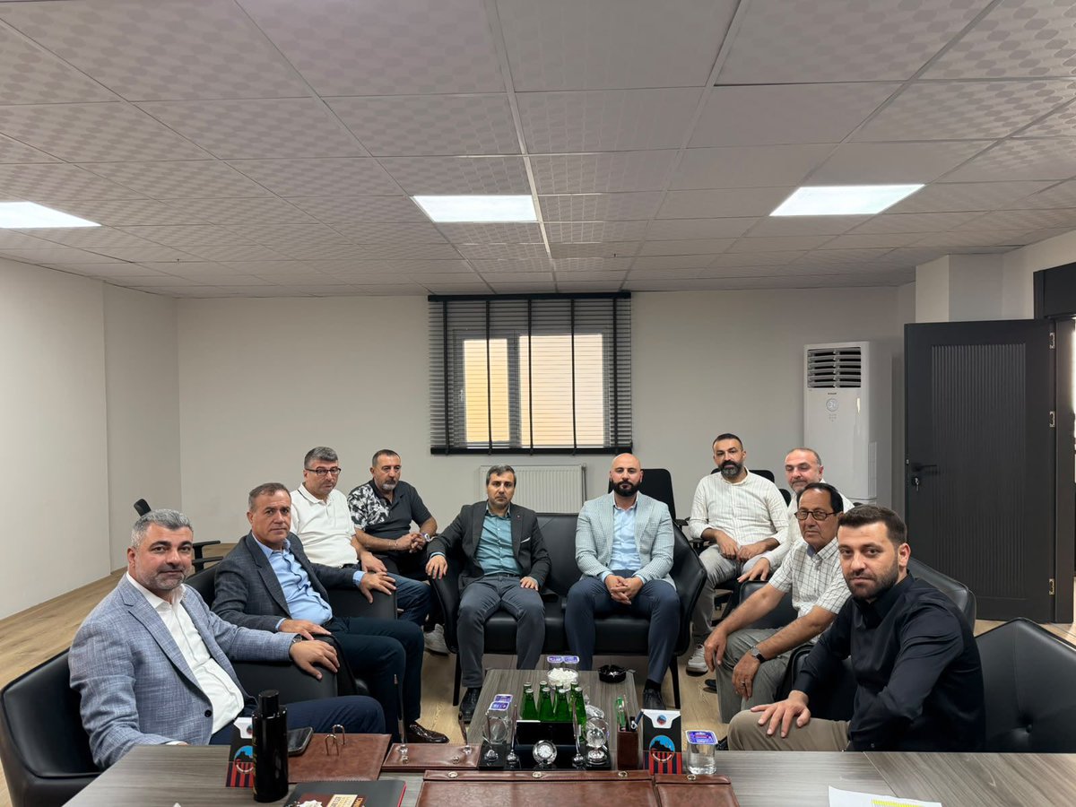 farukkilic47's tweet photo. 📍#Mardin 1969 Spor Sosyal Tesisleri

✅ Mardin 1969 Spor’umuzun yeni sosyal tesislerini ziyaret ederek, Kulüp Başkanı Sn. Rıdvan Aşar ile bir araya geldik.

✅ Gerçekleştirdiğimiz ziyarette; Mardin 1969 Spor’umuzun geleceği, gençlerimizin spora kazandırılması, altyapının güçlendirilmesi ve şehrimizde sporun daha ileri noktalara taşınması üzerine güzel ve verimli bir sohbet gerçekleştirdik.

✅ Yeni sosyal tesislerin; kulübümüze, futbolcularımıza, teknik ekibimize ve Mardin spor camiamıza hayırlı olmasını temenni ediyor, yönetimi, teknik ekibi, futbolcuları ve büyük taraftarıyla Mardin 1969 Spor’umuza başarılarla dolu bir sezon diliyoruz.