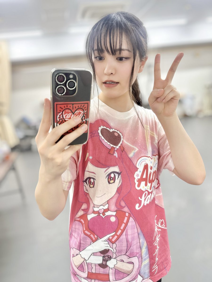 nippi1011's tweet photo. 先日、 #プリプリライブ のリハに合流しました🦋
フルグラT、やはり素晴らしいですね🍮

サクラとしてステージに立つのもなんだか久々のように感じますが、今回は2つのアイプリの世界が交わるライブ。
1人のアイプリとして色褪せない姿をお届け出来たらと思います‼️(100dB)

お楽しみに💗🎀

そして今日はカルスタ結成2周年。
お祝いしてくださってるプリトモの皆様、ありがとうございます🤟🏻❤️💙💚🧡