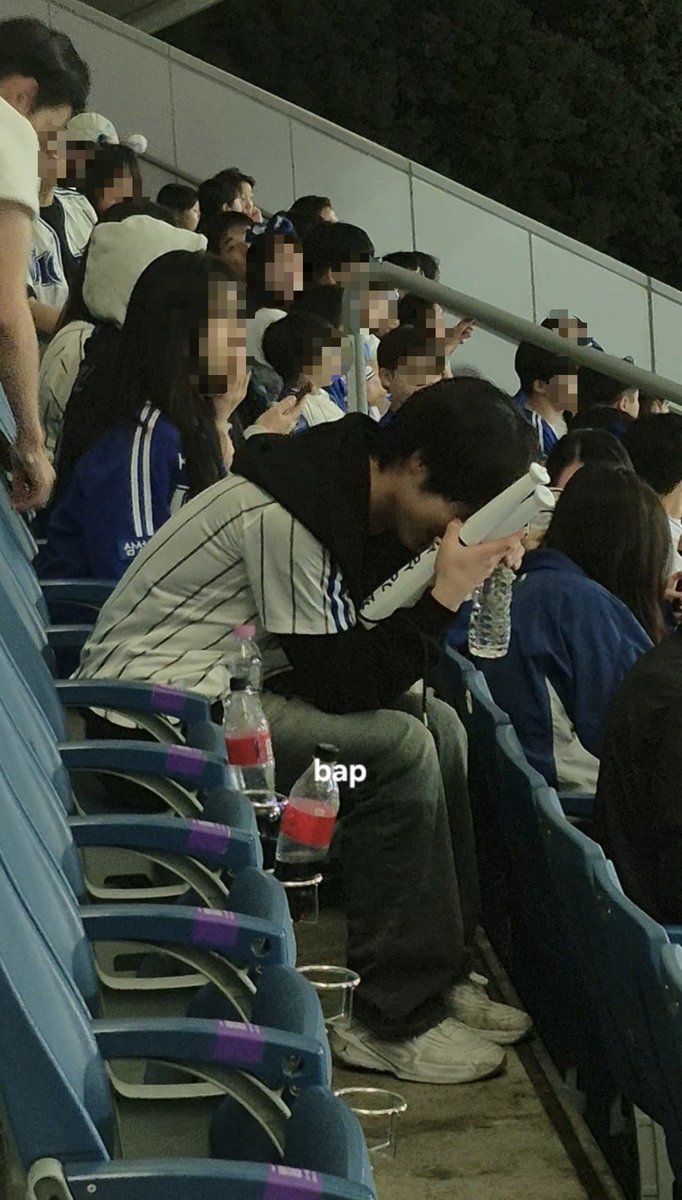 3F__FJ's tweet photo. 어떤 분이 박보검이다!! 하니까 이러고 숨음ㅋㅋㅋ #황성빈 https://t.co/wgG8YpkTZm
