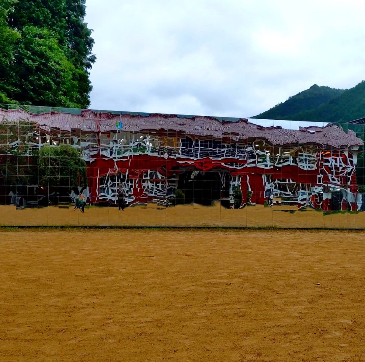 checkerpanda's tweet photo. 不知火の校舎
豊福亮さん

#下呂アートディスカバリー2026 
#下呂artdiscovery2026 https://t.co/vtaZpLKbn4