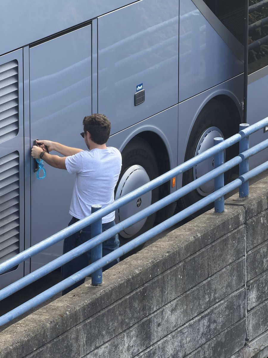 niallontours's tweet photo. More of Niall arriving at the venue today in Birmingham!

via @satellitelucyx https://t.co/mqaL6qLjAp