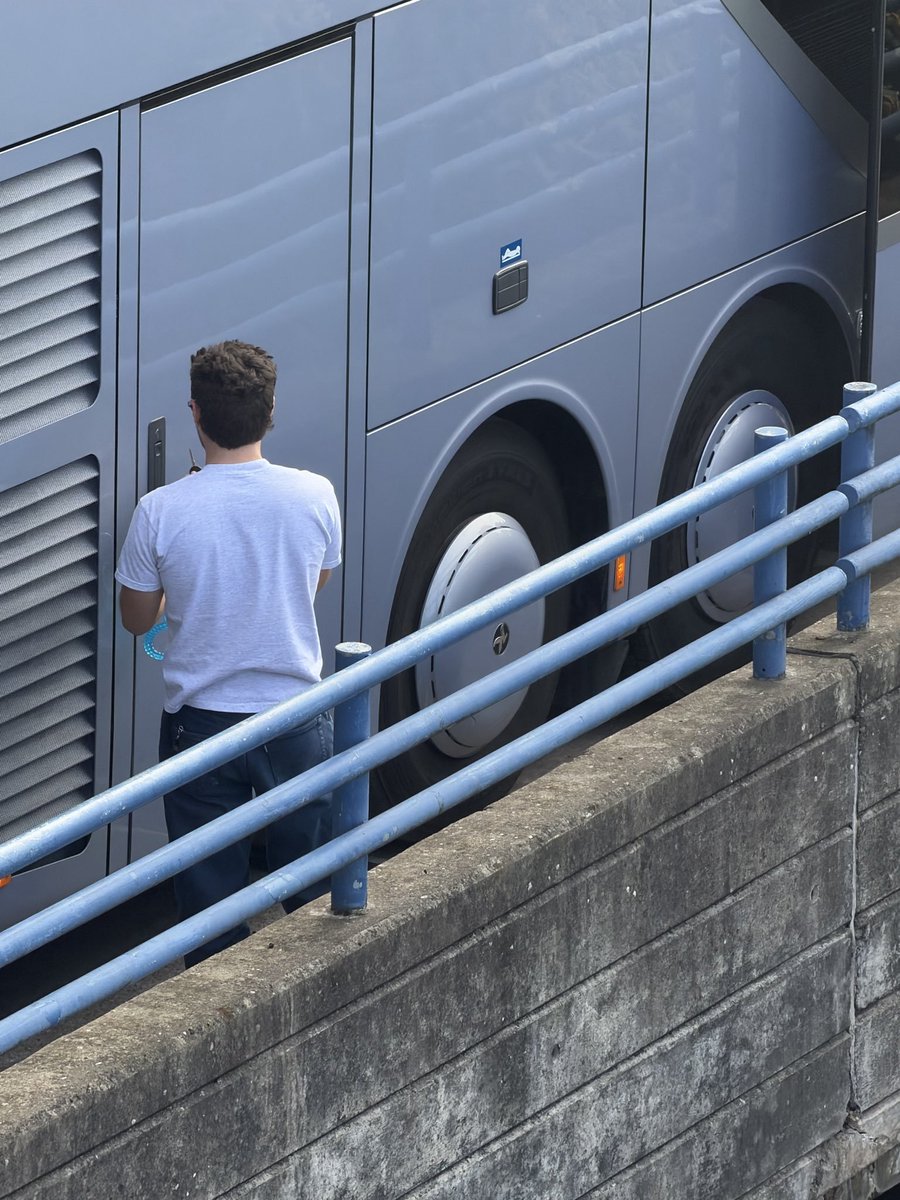 niallontours's tweet photo. More of Niall arriving at the venue today in Birmingham!

via @satellitelucyx https://t.co/mqaL6qLjAp