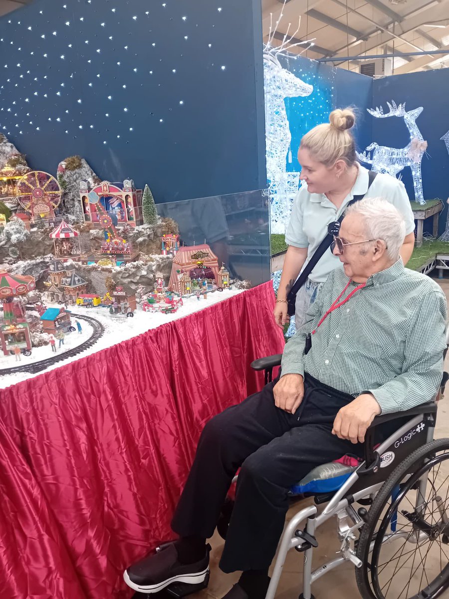 Bristolcarehome's tweet photo. 🌸🎄 A Lovely Outing to Chepstow Garden Centre! 🎄🌸

Jack and Howard enjoyed a lovely outing to Chepstow Garden Centre!! ❤️

#BeechHouse #ChepstowGardenCentre #DayOut #Outing #GardenCentre #FlowersInBloom https://t.co/nclyONZ4yh
