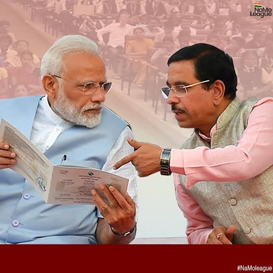 MumbaichaDon's tweet photo. Come on BJP, why can't U tell Modi Sarkar's path-breaking reforms to World in loud voice? What's stopping U? What is Ur IT Cell doing?

ANOTHER MAJOR CONSUMER-1ST REFORM BY MODI SARKAR🔥

Online shopping in Bharat about to get a LOT MORE TRANSPARENT.

From 1 Jan 2027, new E-Commerce Rules will put stronger checks on how online platforms display prices, search results, sponsored products and seller information.

What changes for the common consumer?

🔹 Fake discount games get tougher — the “prior price” must be the lowest price in the previous 30 days.

🔹 Paid listings must be clearly identified — no hiding sponsored results.

🔹 Search results cannot be manipulated to mislead consumers or reduce relevance.

🔹 Dark patterns face greater scrutiny — platforms must conduct an annual self-audit and display a compliance certificate.

🔹 Seller & product information such as return/refund, warranty, delivery and payment details must be disclosed.

🔹 Imported products must disclose the country of origin and importer details.

🔹 Consumer data cannot be used for specified purposes without express and affirmative consent.

🔹 Grievances become more transparent — consumers must receive a copy of the complaint recorded by the platform's grievance officer.

👉And the scale of the problem is clear:

17.71 lakh grievances reached the National Consumer Helpline in 2025.

Nearly 29% — 5.11 lakh complaints — were related to e-commerce.

If we are in Digital Age, then consumer must be protected & This is what consumer empowerment looks like in the digital age.

Modi Sarkar is not just pushing Digital India — it is also working to make Digital India more transparent, accountable and consumer-friendly.

Technology should empower the consumer, not confuse or exploit them.

1 January 2027: Online shopping gets a stronger consumer shield. Rules are already notified on 9 September 2026.

Now @BJP4India must answer why it always fails to highlight achievements of own Govt.

Communication is the key in today's era & BJP just refuses to learn it. Maybe it thinks Memes will get votes & such reforms won't.

Anyway, Thank you, PM .@narendramodi Ji & Union Minister for Consumer Affairs, Food & Public Distribution Shri .@JoshiPralhad Ji.