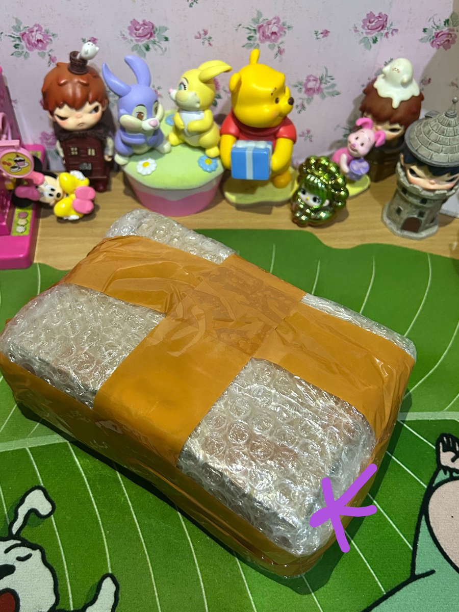 princessKyl6's tweet photo. Kirim paket barang go yg nyasar ke aku, tapi aku suka bgt ngepacking jadi yg seharusnya 1 barang jadi ada -+10 barang hahaha sukakk satispaying, semoga happy ya!! https://t.co/60H33IjfNl