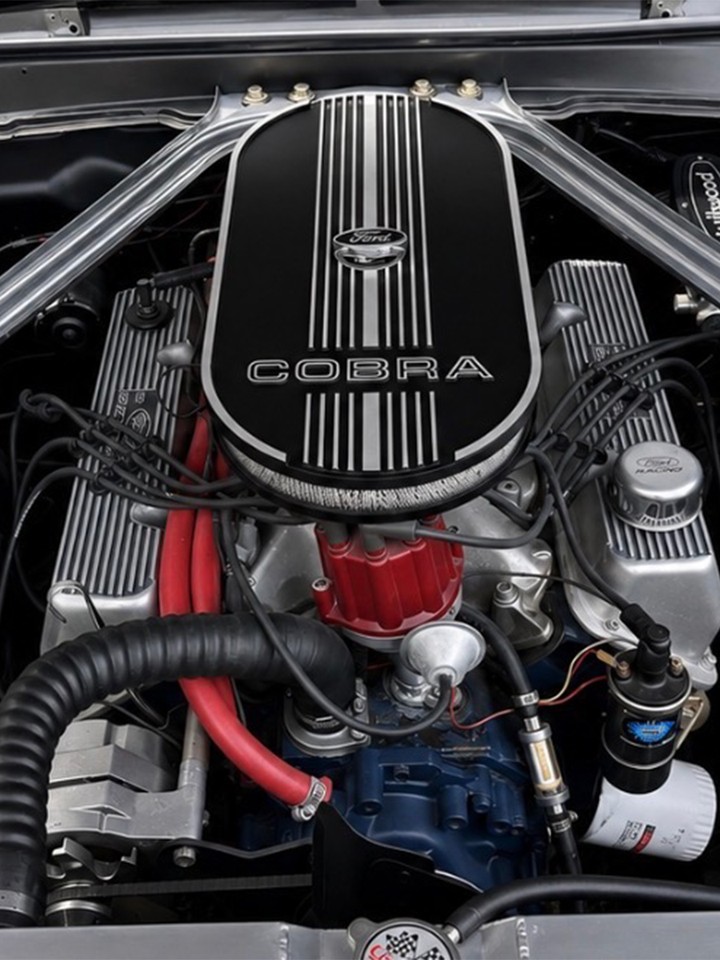 Rose21C139's tweet photo. Eleanor fans are in luck! This 1968 Eleanor tribute build packs a 351 cubic inch (5.6 liter) Cleveland V8 with a four barrel carburetor mated to a five speed manual and fitted with Eleanor style body parts. Back then it must've been a real beast😎 https://t.co/49IMmgWwZJ