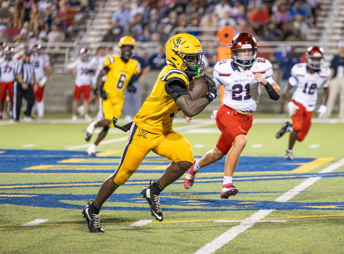 JamesBakwards2's tweet photo. Pound for pound one of the most underrated backs in the state, and he goes by the nickname of “Iron Man” @lilhickman_5 Javarris Hickman 
98 car. 609yds 5 tds. 

https://t.co/FX4iNvUQYX https://t.co/Wndjbdy0oj
