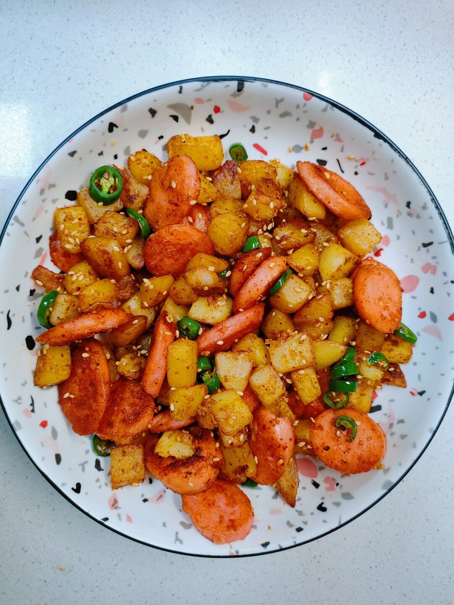 NobleHarns's tweet photo. Hoy hice patatas bravas caseras crujientes con alioli suave. Sabor tradicional que alegró mi tarde!， https://t.co/OD62bMsauF