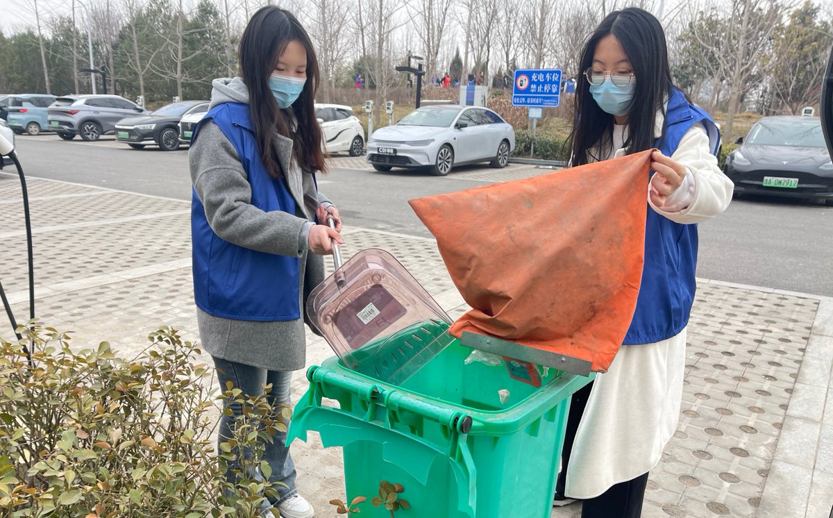 Ervia_zl's tweet photo. Come join our neighborhood cleanup this Saturday 9 AM at Central Park! Bring gloves u0026 water—let’s make our community shine together! https://t.co/8nnuY6xoPw