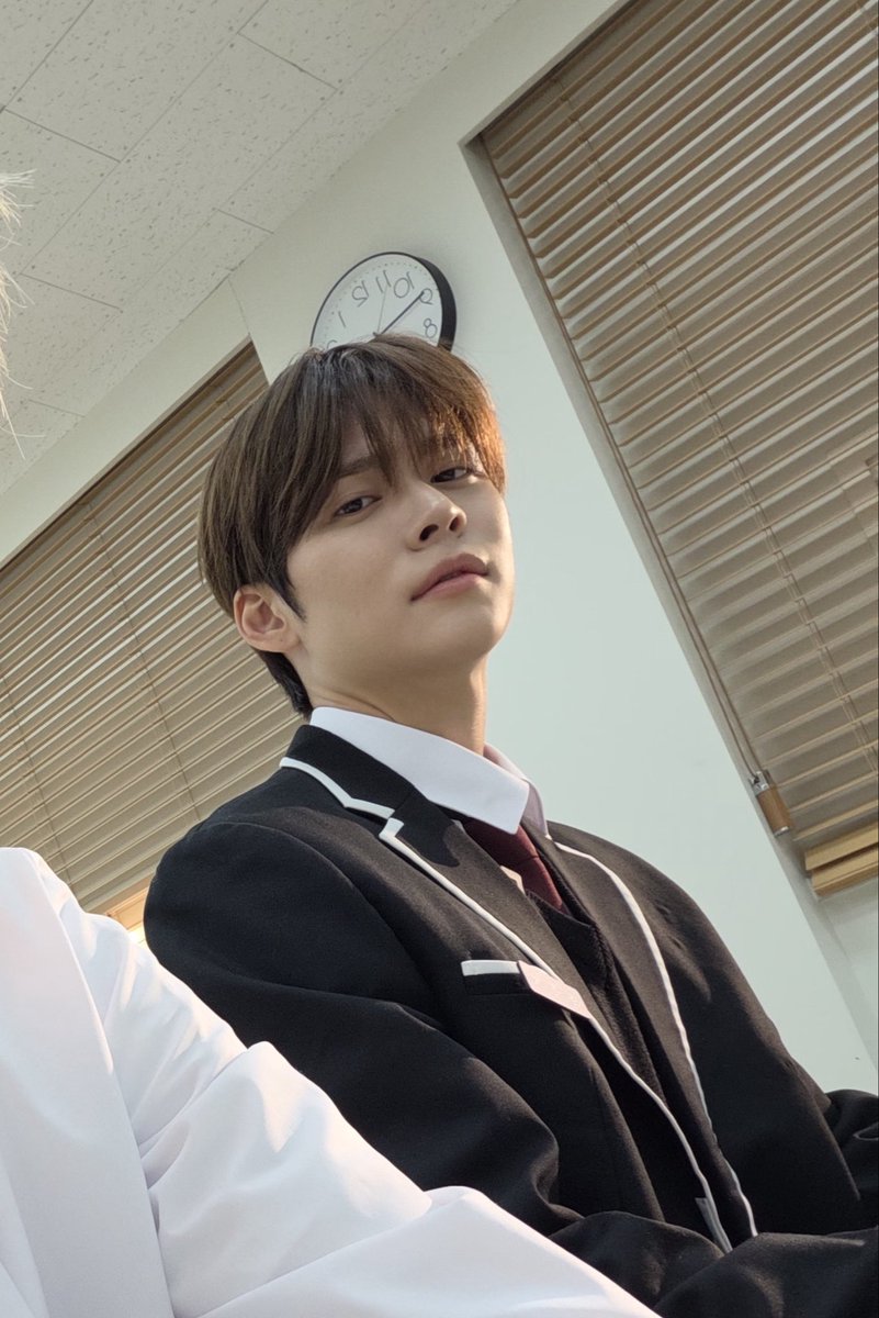 littlecusso's tweet photo. เชื่อแล้วว่ามุมกล้องไม่มีผลต่อความหล่อของอึนซอก หล่อทุกมุม https://t.co/0SNzZ9SdEi