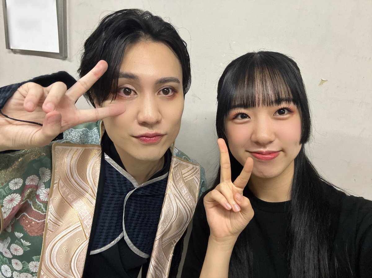 azukikato's tweet photo. #朧ミュ2026 #朧炎ノ刻
A班お市のしおんさんと浅井の順也さんと📸
レンタルでお世話になったお二人。しおんさんの安定した歌声にいつも耳が幸せに！でも面白い方でキャップにやられました🫶🏻順也さんとは撮影が前後で、怖そうな方な印象だったのですが、すれ違ったら絶対何かしてくれる面白い方でした爆 https://t.co/2fqDnvSSG6