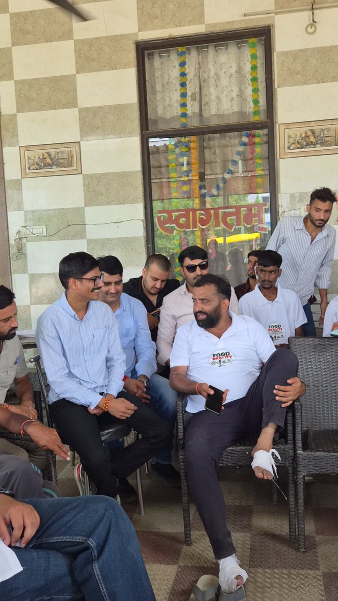 jayantmoond's tweet photo. दिल्ली तक पहुंच गया हूं, लेकिन मंजिल अभी बाकी है।
मंजिल तब होगी जब देश का हर परिवार यह भरोसा कर सके कि उसकी थाली में रखा भोजन सुरक्षित है।
मैंने अपने हिस्से के कदम उठा दिए हैं।
अब देशवासियों, आप अपना एक कदम बढ़ाइए।
#FoodRealityMarch @jayantmoond https://t.co/OMX9wvWz9B