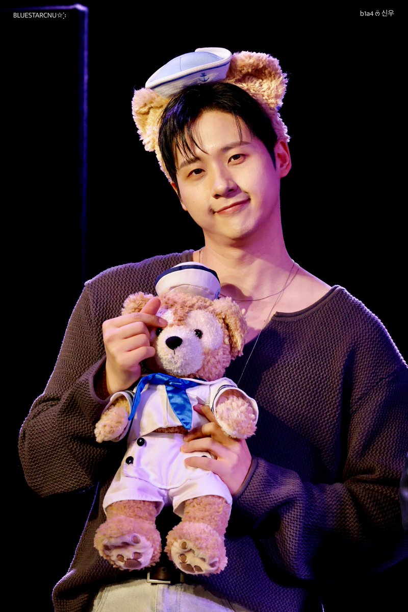 bluestarcnu's tweet photo. 260910 @ TOKYO
멤버 전원 사인회 🗼 1부

💙신우 🧸⚓️🛟🐻 더피💙

#B1A4_Dday 
#B1A4 #신우 #산들 #공찬
#더피 #Duffy https://t.co/yrSNF2TMRK