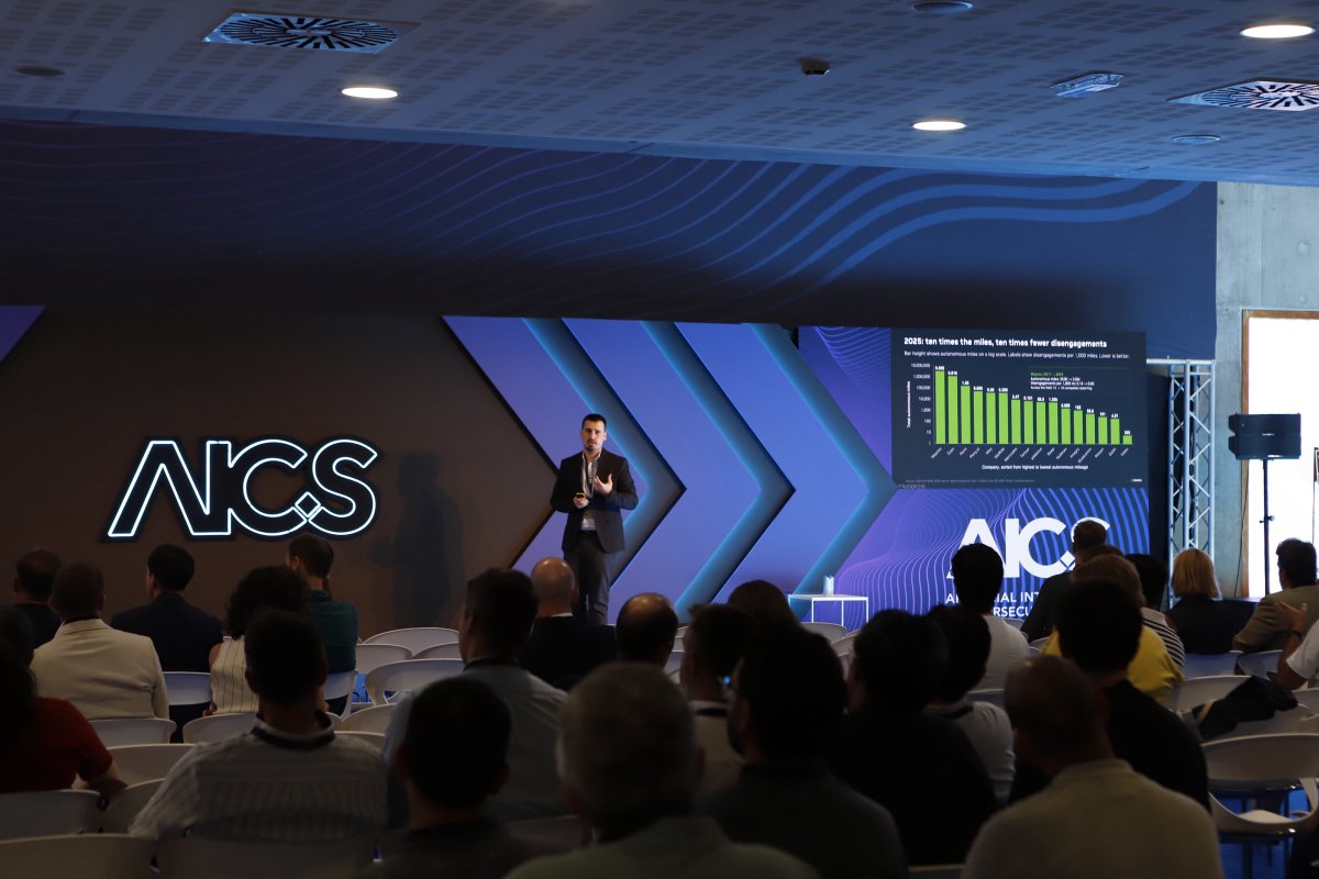 aics_summit's tweet photo. IA, simulación y datos sintéticos para desarrollar los vehículos del futuro.

Germán Ros Sánchez, Director of Simulation Ecosystem Development en NVIDIA, analiza en #AICS2026 el papel de la simulación y los datos sintéticos en el desarrollo moderno de vehículos autónomos. https://t.co/5p6jtIQO4Z