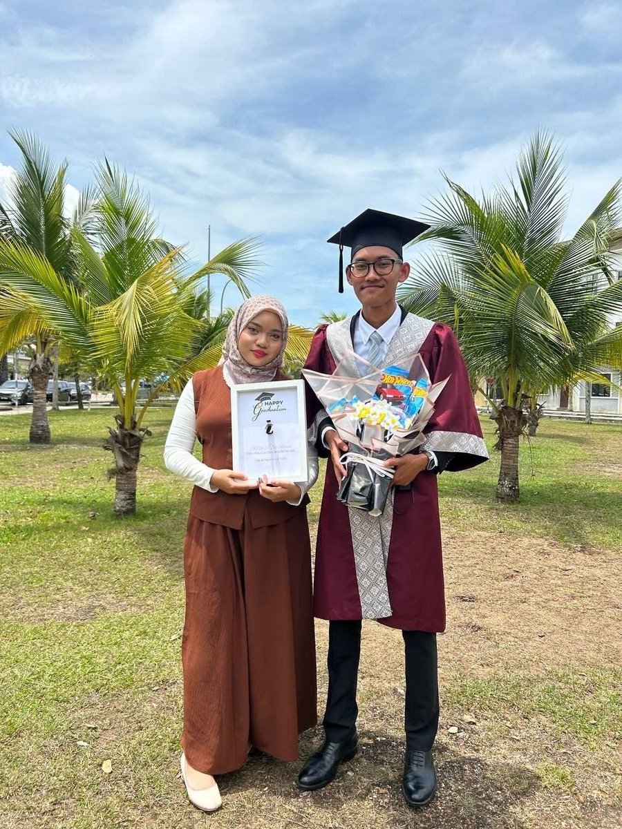 nebrulous's tweet photo. Tgh viral ni #awektudung #awekmelayu #awekcun https://t.co/yksThF0ID3