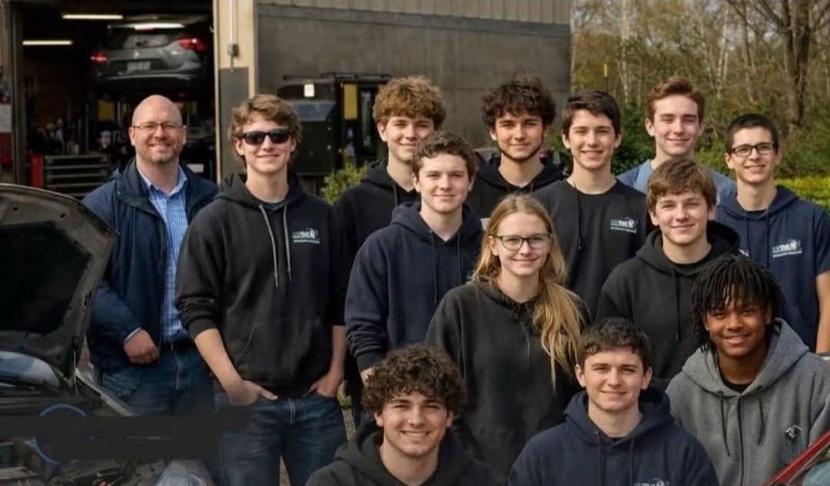 The_FJC's tweet photo. Talk about a win-win.

These high school students in Virginia learn to repair old cars and then donate them free of charge to single mothers who need reliable transportation. https://t.co/hESxP6s2Cc