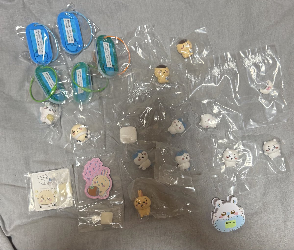 pp___irr's tweet photo. ちいかわ ロリポップ チャーム アクリルキーホルダー ラメ マグネット 交換 譲渡

譲▶︎画像

求▶︎モモンガor古本屋orうさぎのグッズ＞定価+送料

郵送📮
交換優先のお品物もございますので譲渡の場合お断りさせて頂く場合がございます🙇‍♀️ https://t.co/X49XBMIr3V