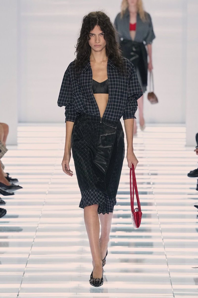 jacquemusx's tweet photo. Prada SS27. I’ll never get tired of this brand. https://t.co/lSKuAzMymm