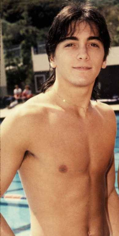 iShowTunes's tweet photo. HAPPY BIRTHDAY to the ever-handsome #ScottBaio/@ScottBaio !!!
#HappyDays #JoanieLovesChachi #Chachi #70s
#CharlesInCharge #80s #ChildhoodMemories https://t.co/C4tiBU4gYv