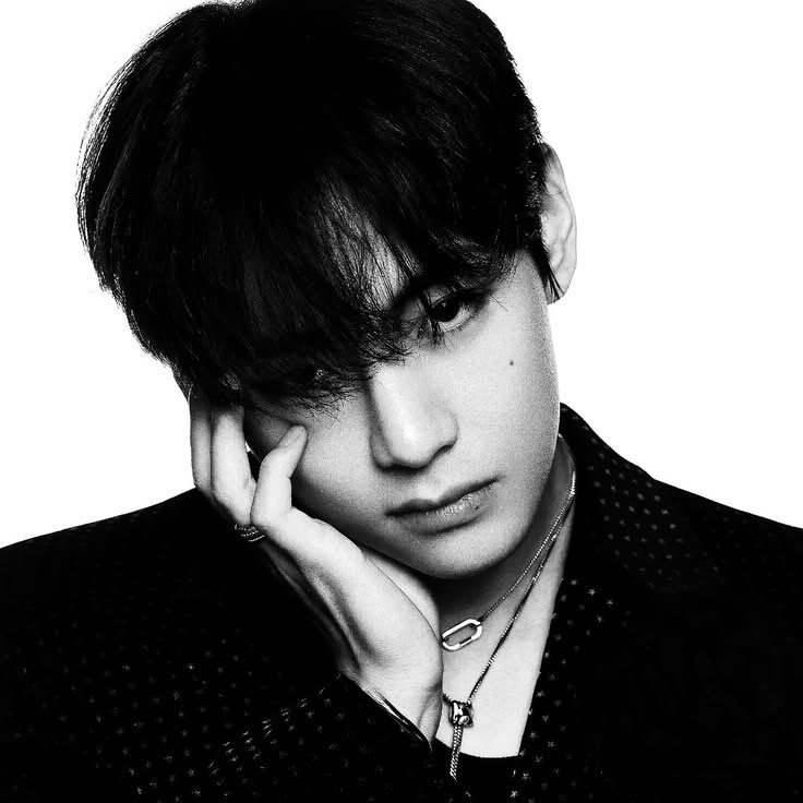 YDMM07HOBI's tweet photo. [🧵] Hilo de comentarios de #Taehyung en Weverse 🌟💜 https://t.co/KUthT1BnAB