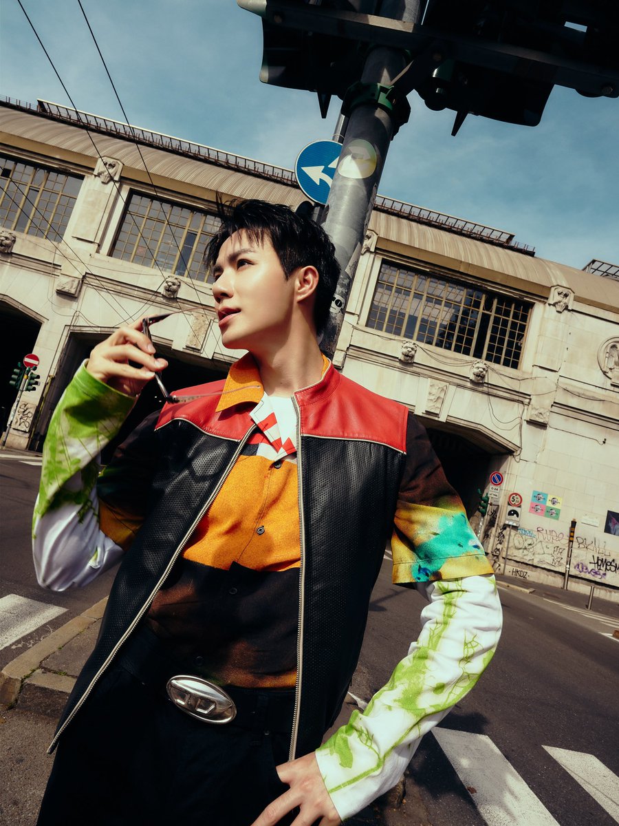 ZeePruk_CN_OFC's tweet photo. 米兰街头，酷感登场，解锁DIESEL多元风格！

ZEE PRUK MFW 2027
#DIESELxZEEPRUK 
#DieselSS27
#ForSuccessfulLiving

@DIESEL #DIESEL
@zee_pruk #ZeePruk https://t.co/1GYhNQ0f05