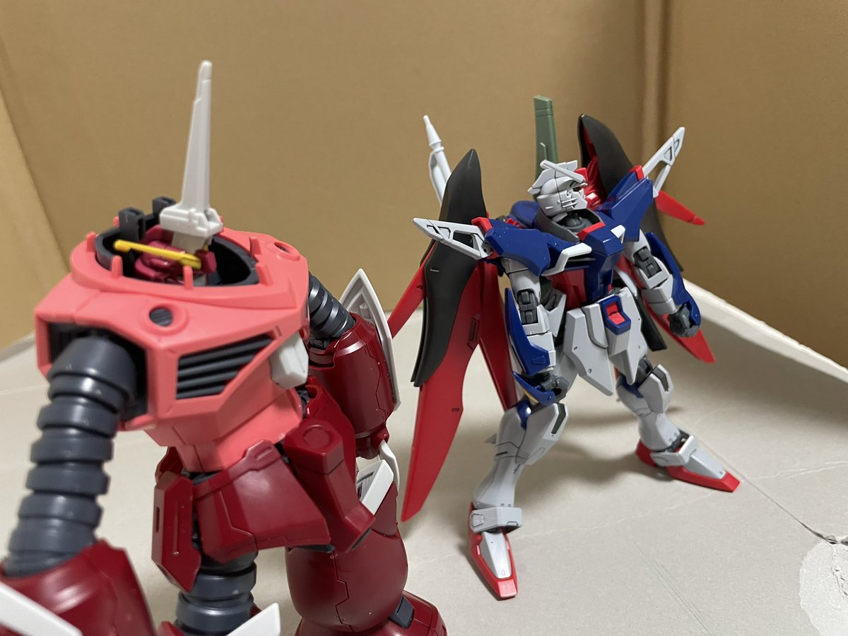 i83472366's tweet photo. アスラン「ズゴックからどう抜け出せば良いものか汗」
シン「こうやって引っ張れば取れるんじゃないっすか、ははw」
すぽっ！
シン「そうこんな風にすぽっ……と…汗」

アスラン「一瞬モニターが真っ暗になったぞ。何があったか？」
シン「いや、俺はなーんにも知らないですよ（棒）」
アスラン「？」 https://t.co/KZfGXnKQKS