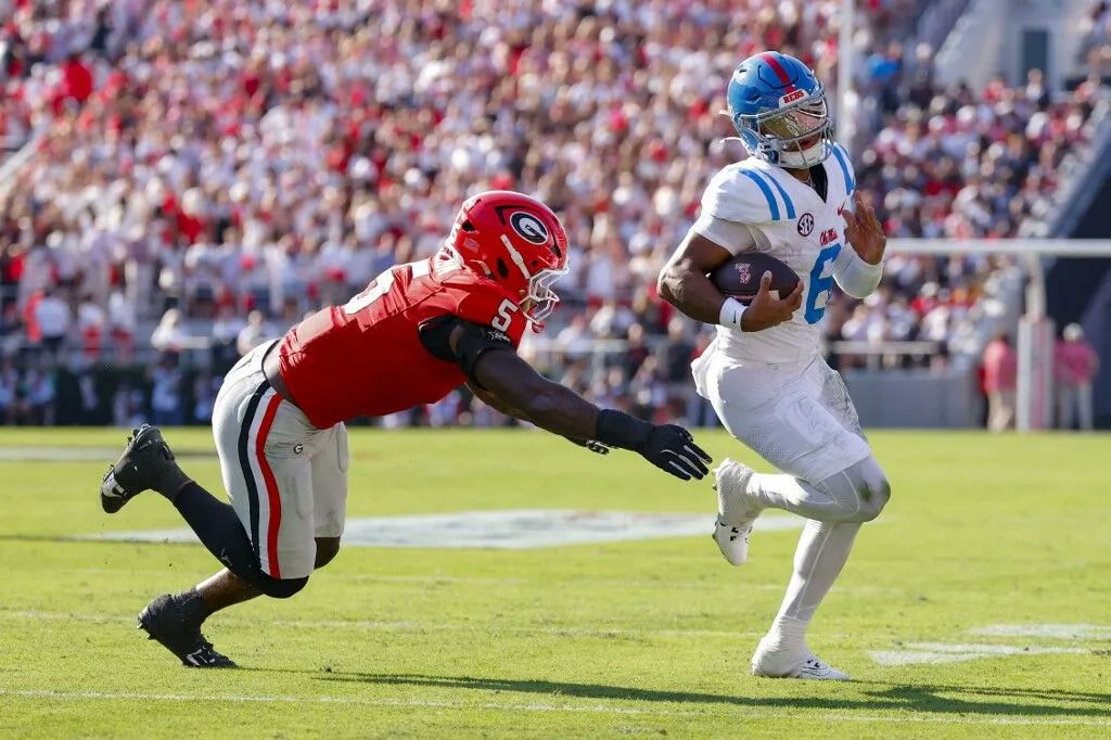 BMRReviews's tweet photo. 📈 Who is crashing the National Championship picture? 🏈

Track the biggest odds movers heading into Week 4 👇
https://t.co/0Z2QjTKQeM

#CFB #CollegeFootball #Futures #SportsBetting #GamblingX https://t.co/Mia4gSM7mh
