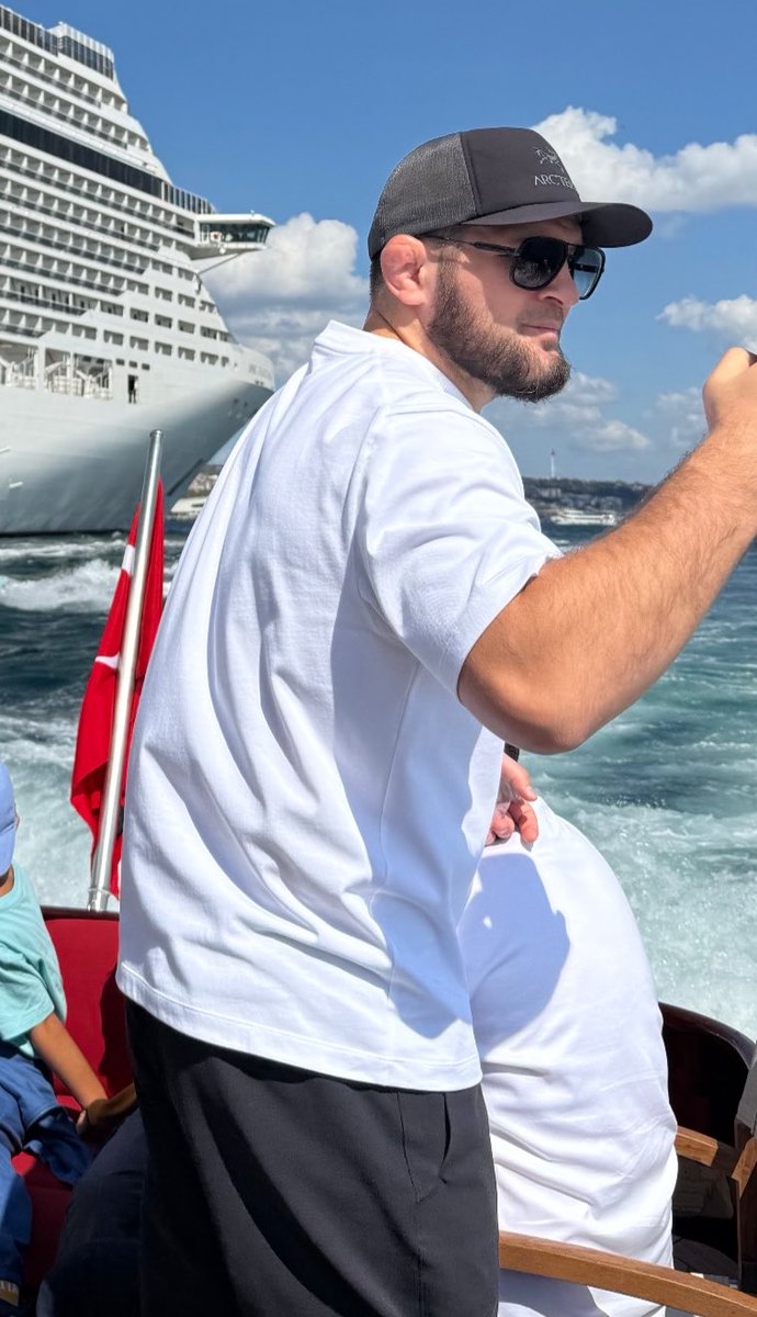 JohnnyStalker0's tweet photo. Blessed with so many fat photos today https://t.co/rNnIOAeVX0