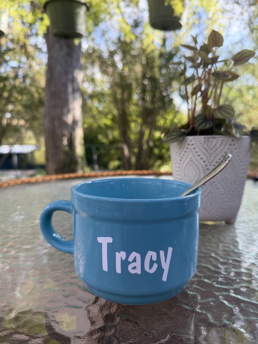 TarbuttonTiy's tweet photo. What is your favorite drink in the morning? 
Tea 
Coffee 
Hot chocolate? https://t.co/Ml3syC2zS7