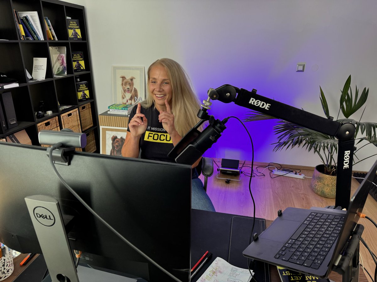 anzevoje's tweet photo. Watching @majavoje on @poyark’s Growth Unhinged Live just across the desk 👀 https://t.co/XTWMQDq5OP