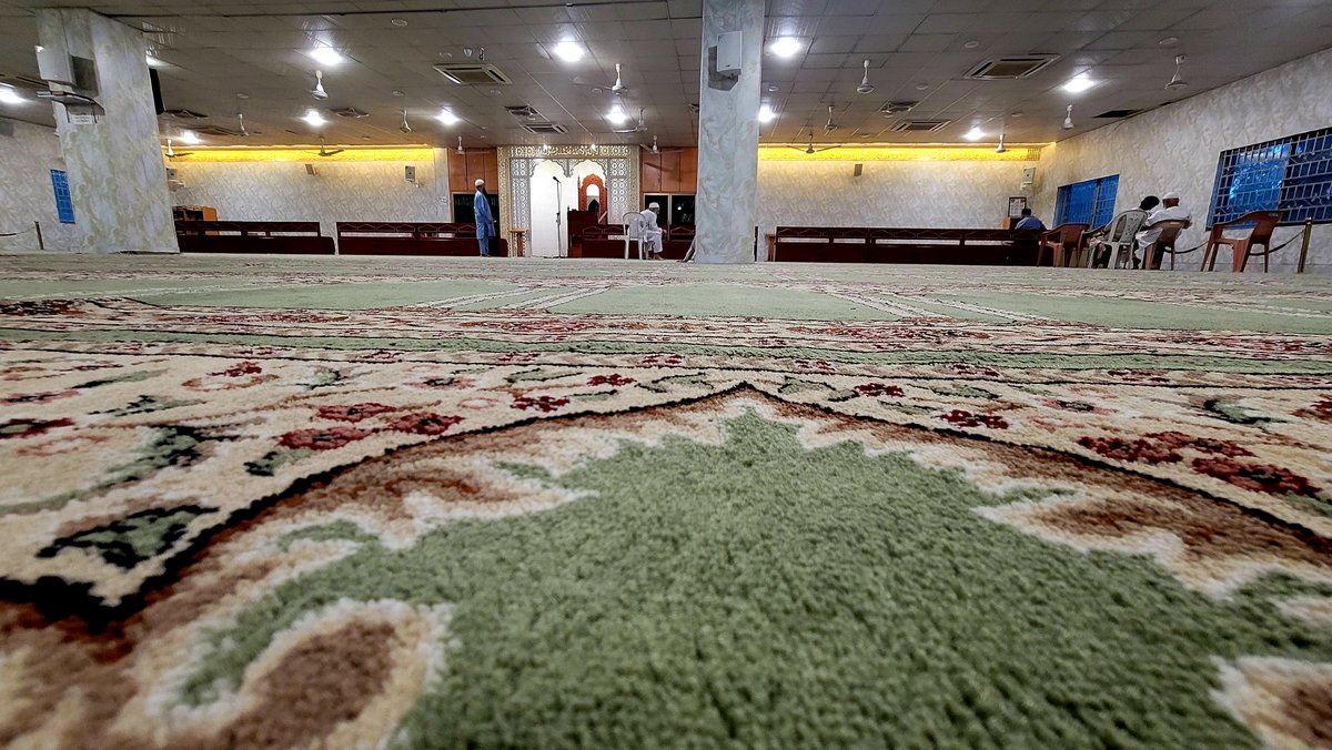 ZmrZamar's tweet photo. Sahil Adeem was absolutely right when he mentioned a particular Imam Sahib who leads Maghrib prayers at Masjid Al-Furqan in I-8. The moment he begins reciting the Quran, the voice, pitch, and the way he carries each note are simply indescribable like https://t.co/RuqjGpaEib