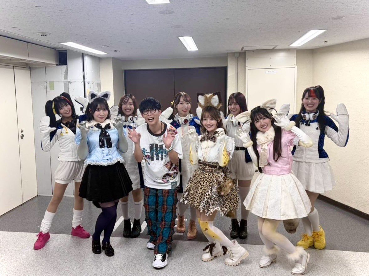 aibaaiai's tweet photo. 『オーイシ武道館 Vol.3 ～オーイシマサヨシ ワンマンライブ at 日本武道館～』

どうぶつビスケッツ×PPP
シークレットゲストで出演させていただきました✨
イワビーとして、
ロックに決めてきたぜー🐧‼️

生演奏で、オーイシおにいさんと一緒に武道館で歌って踊れるなんて😭
しかも、8人揃って歌うのは約7年ぶり！

会場の皆さまの声も熱気もすごくて、
胸がいっぱいになりました！
一緒に盛り上がってくださって、
ありがとうございます🐧❤️‍🔥

オーイシおにいさんのおかげで、
またみんなで集まれました。
感謝の気持ちでいっぱいです！
幸せすぎる最高の時間を、
本当にありがとうございました！！！
#オーイシ武道館
#けものフレンズ #けもフレ