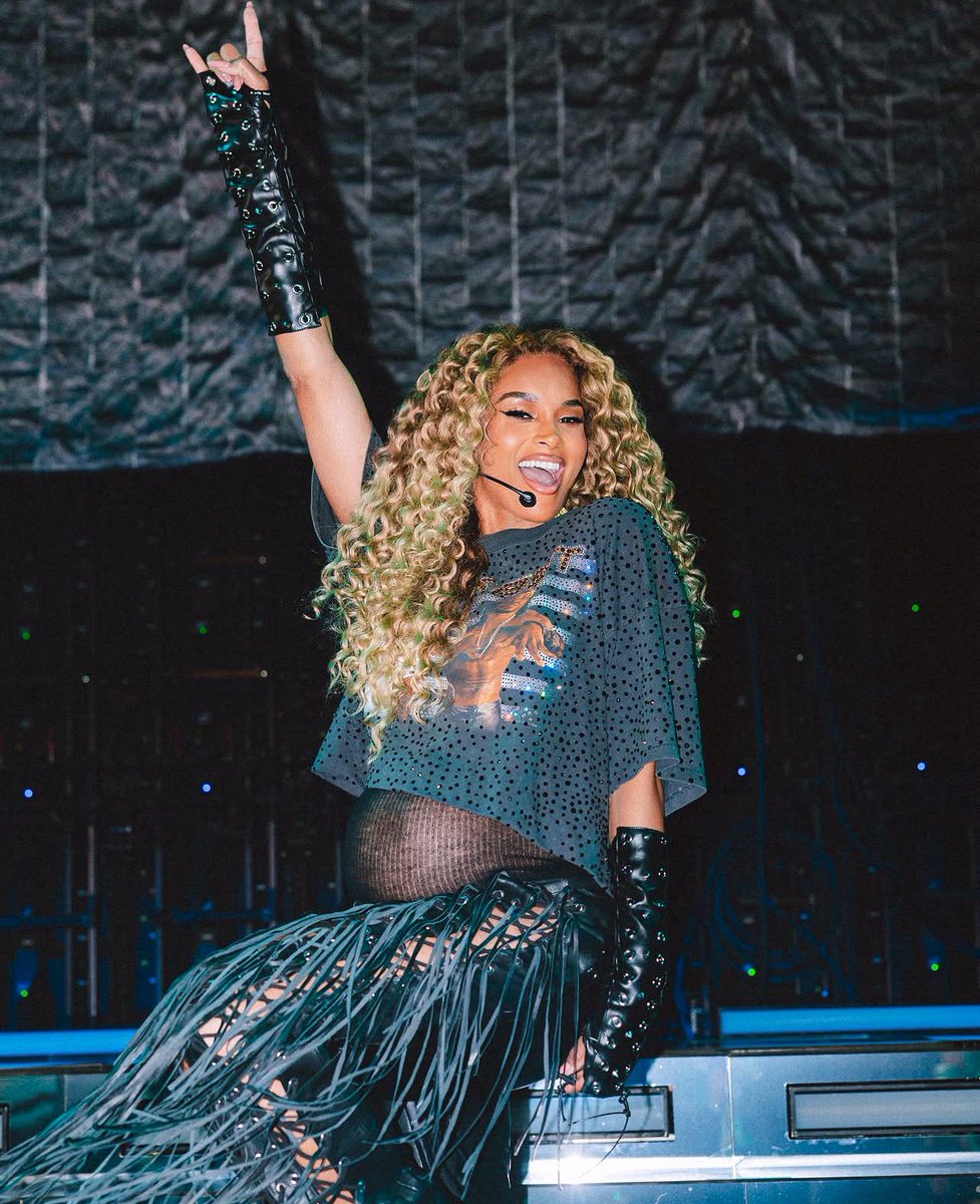 startimes_kenya's tweet photo. We are all about Ceceeee. She is out here being a mamaaa and giving us good vibes and great jams!
We love us some #Ciara, tuelekee @ppptv_ke ch 430 for her music and more. Uangushiwe gani ya Cece?
#startimeskenya #startimesmusic https://t.co/MjyQ02YnGr