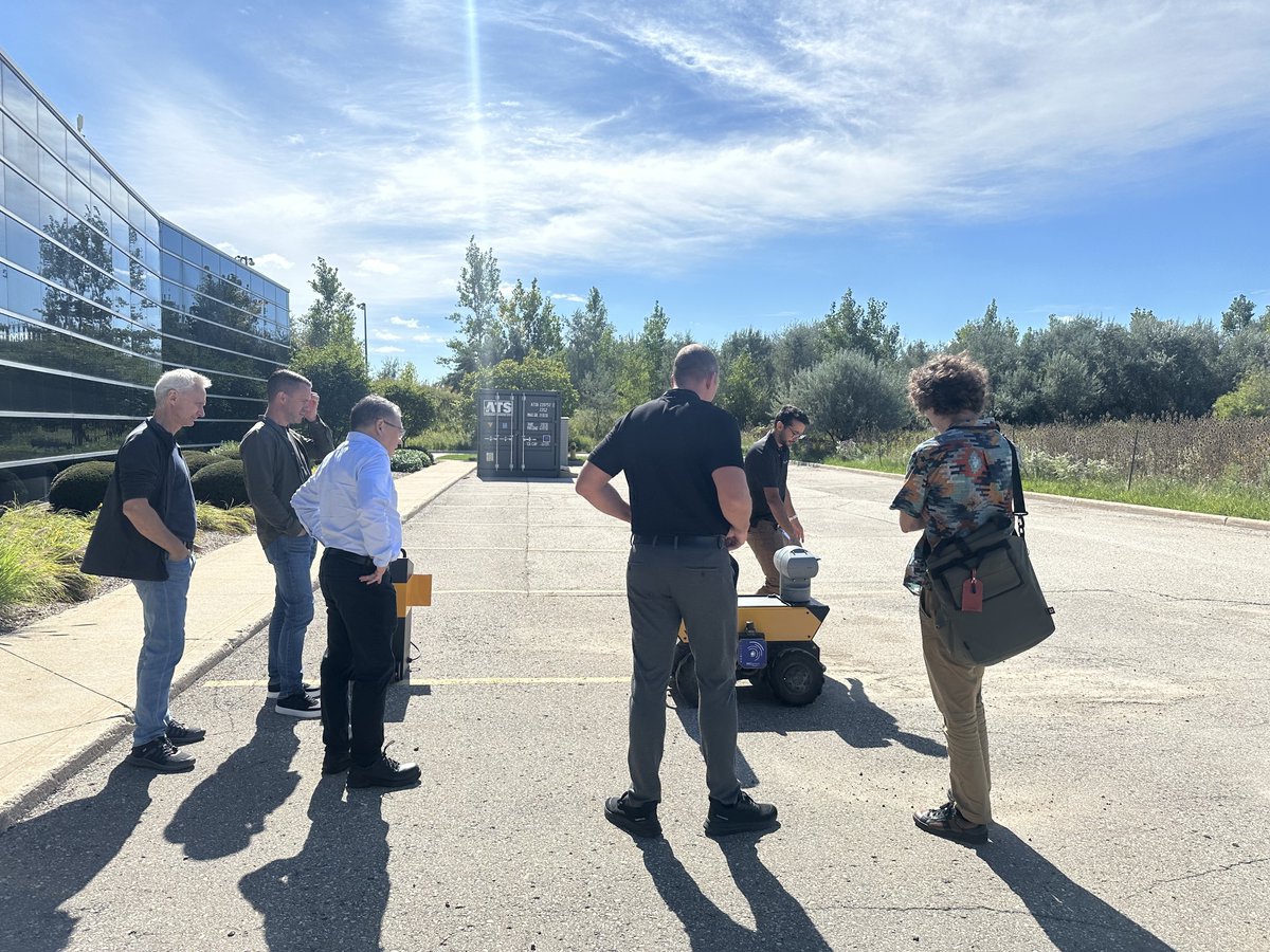 clearpathrobots's tweet photo. We hosted visitors from #AalborgUniversity and @uofg last week for a robot demo!

Seeing our Husky AMP and Ridgeback platforms, and OutdoorNAV Autonomy Software, in action helped fuel conversations about embedding ethics in AI-enabled technologies. 🤖 https://t.co/2zHyLAThJI