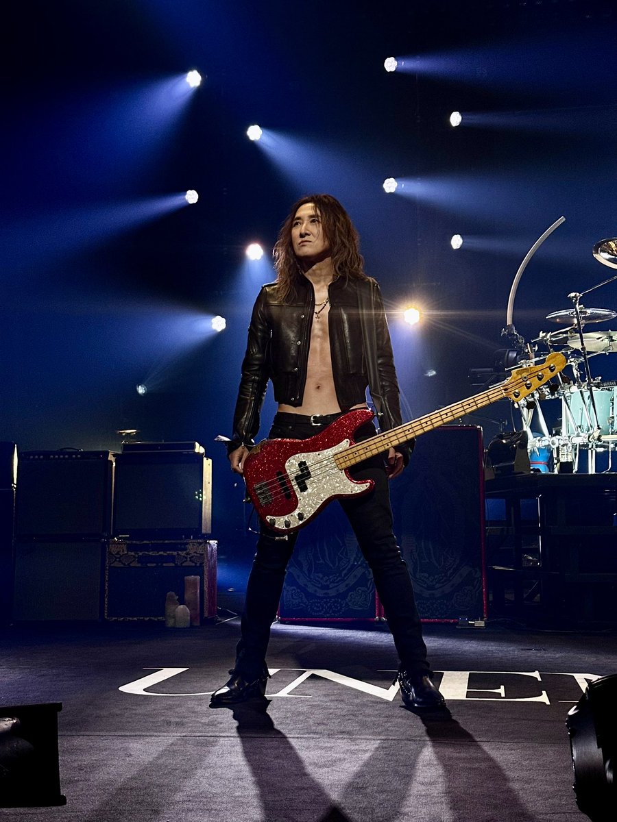 8AKF1213's tweet photo. LUNA SEA
福岡DAY1

席はまさかの最前列でした。
内容は言わずもがな本当に盛り上がりました🔥

写真は改めて整理します。

#LUNASEA 
#LUNAPIC https://t.co/HvqnbtuRWX