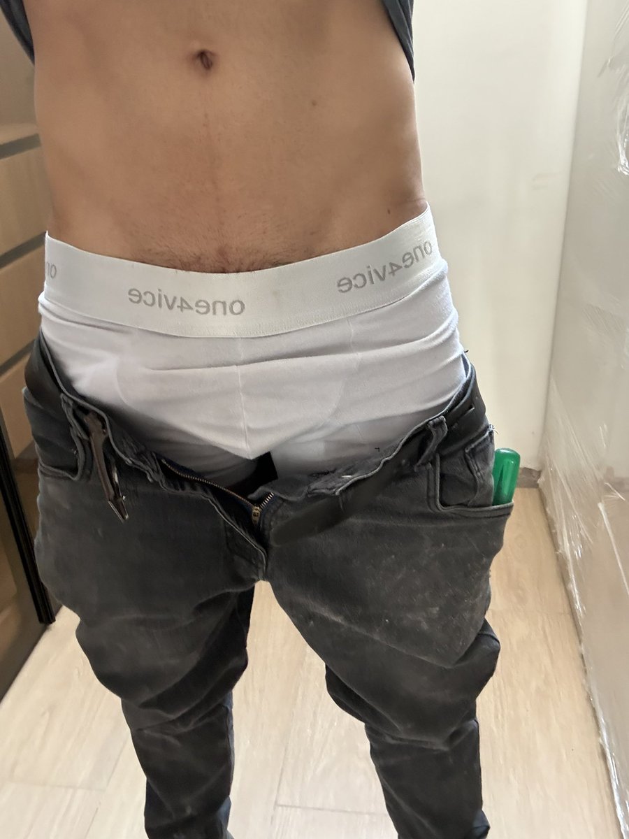DIIEGOSG88's tweet photo. Ish lastima no tener compañeros en el jale para quitarse las ganas 🥵🫠 https://t.co/qpQl7EwKO1