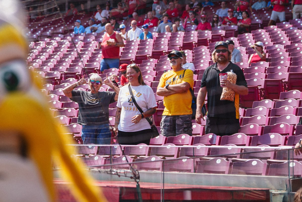 nkuedu's tweet photo. Norse at the ballpark ⚾️

A great day at Great American Ball Park with fellow Norse, Victor E. Viking, an exclusive Reds hat and a game-ball delivery from new VP and Director of Athletics Mike Odom.

#NorseUp #NKUAlumni https://t.co/7akX1FCG2C